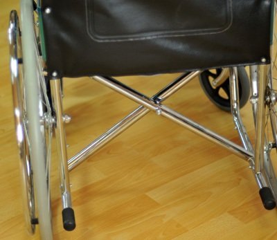Инвалидное кресло-коляска с санитарным устройством FS 681-45