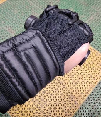 Перчатки для фиксации кисти на рукояти тренажеров